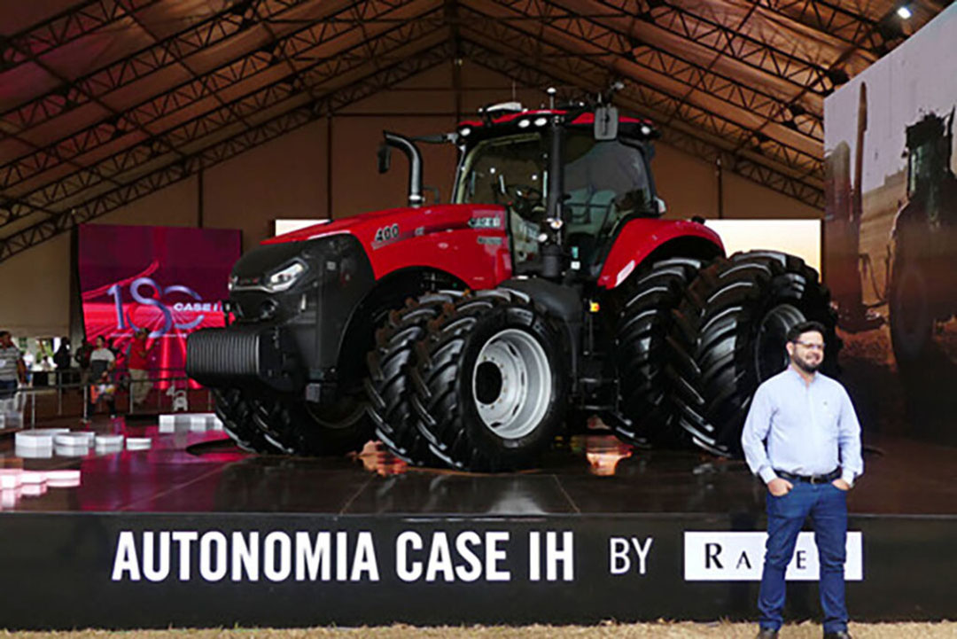 Autonomous Case IH Magnum with cab drives in Brazil - Future Farming